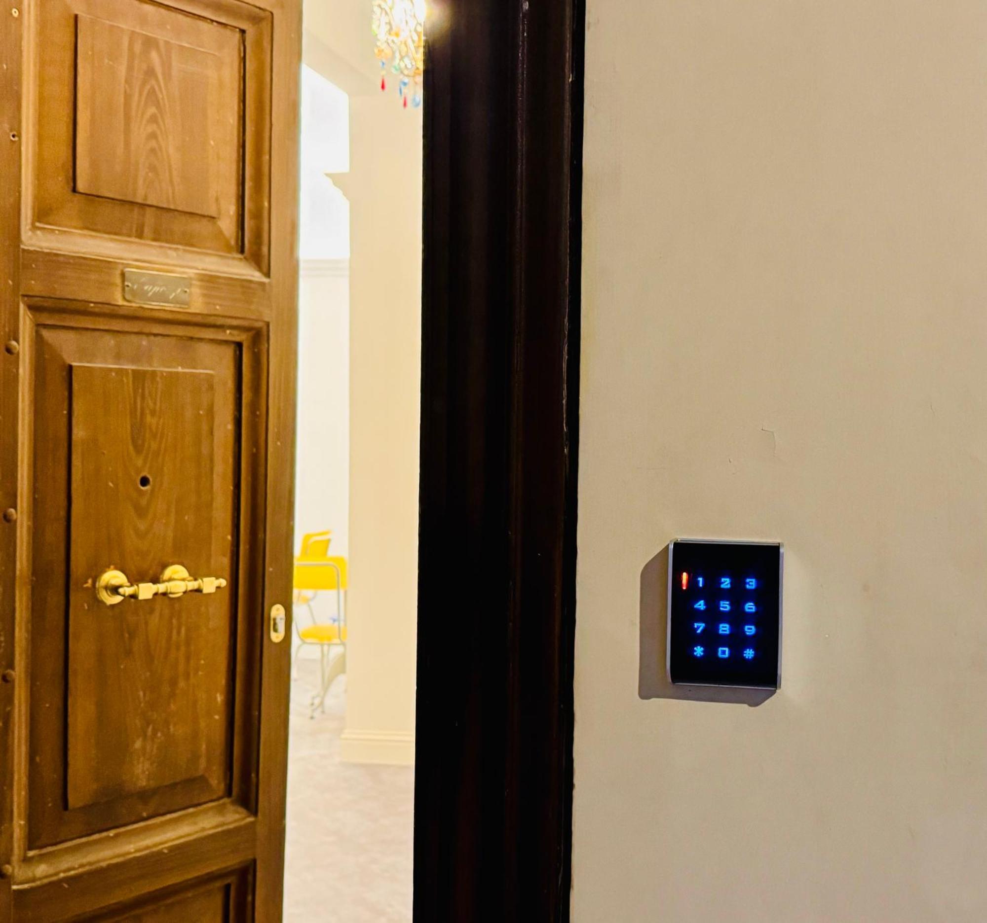 Antiqua Domus Hotel Рим Екстериор снимка