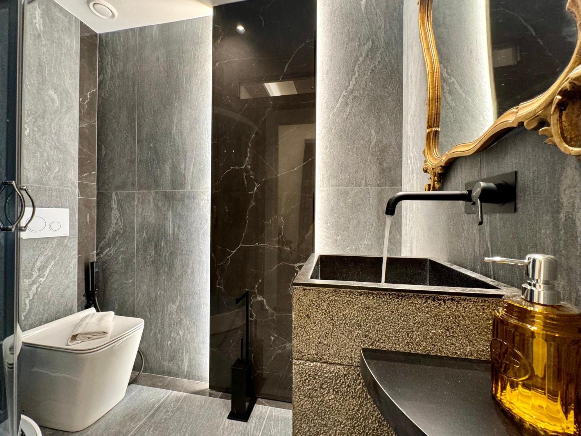 Antiqua Domus Hotel Рим Екстериор снимка
